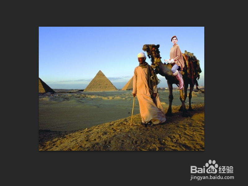 用PS合成一张埃及当地居民牵着骑骆驼的美女图
