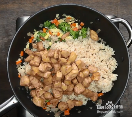 鸡肉蔬菜炒饭