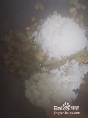 火腿茄子炒饭怎么做?