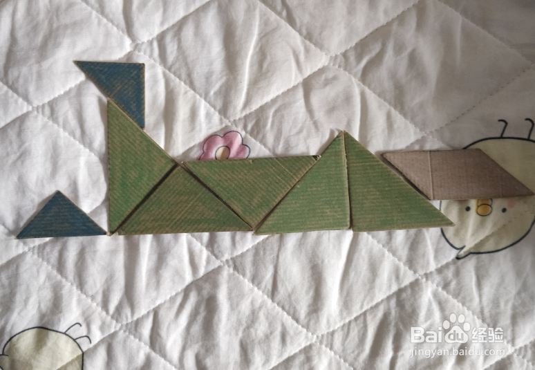 用九巧板怎么拼一个打滚哭闹的小朋友呢?