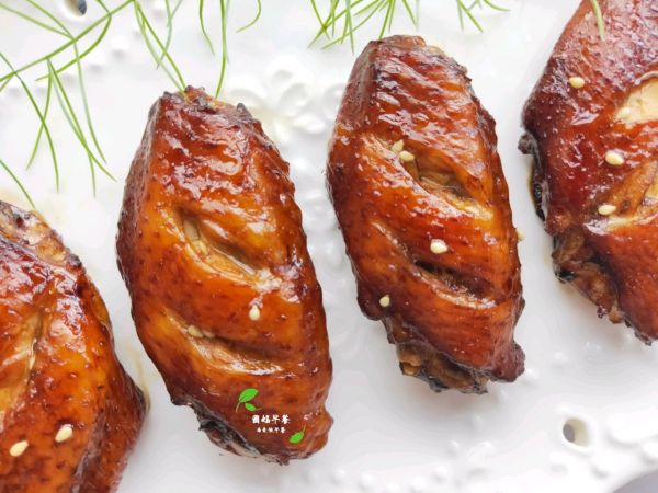 吮指蒜香烤鸡翅