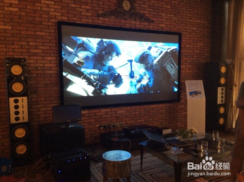 多个房间的私人影吧如何播放影片