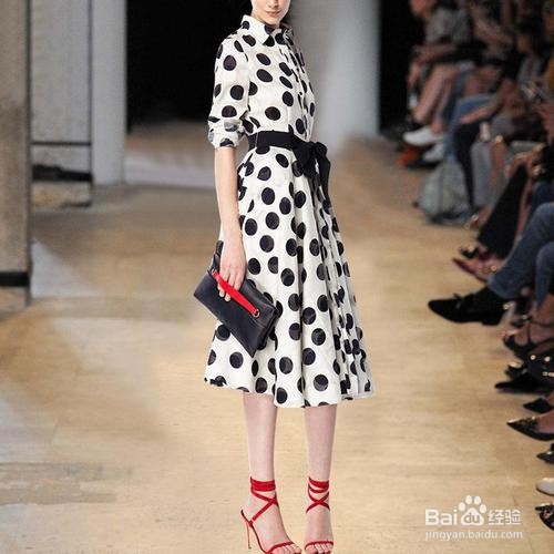 波点元素,女人经久不衰的穿搭技巧