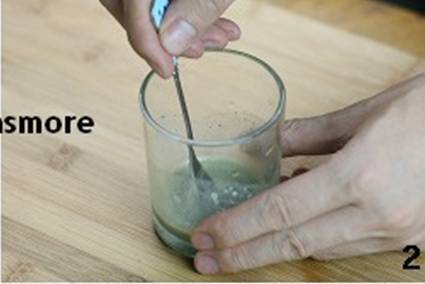 怎样居家制作冰抹茶牛奶