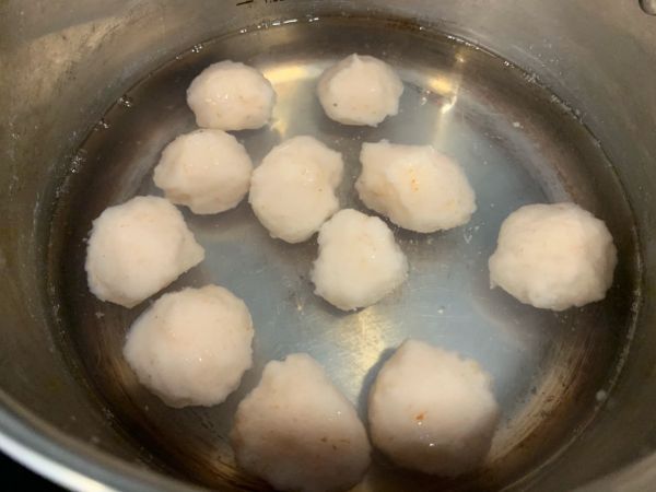 不妨来一碗紫菜虾丸蛋皮汤
