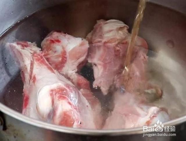 筒子骨焯水步骤