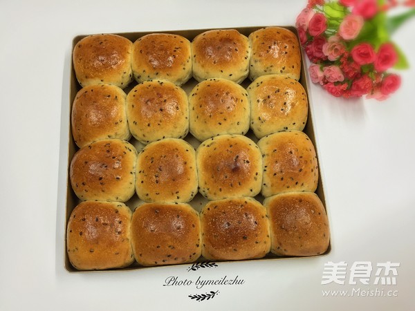 椰香黑芝麻面包