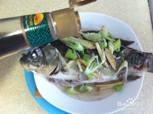 粤式清蒸鲫鱼的做法