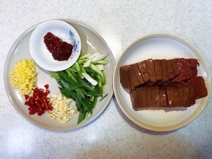 蒜苗鸭血——营养美味,好吃到爆