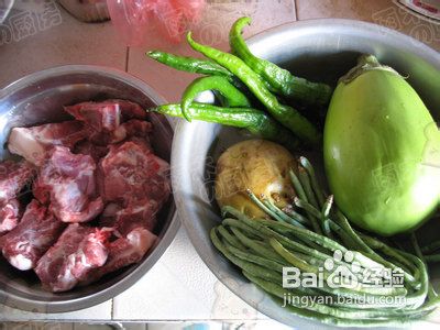 东北乱炖---脊骨炖杂蔬