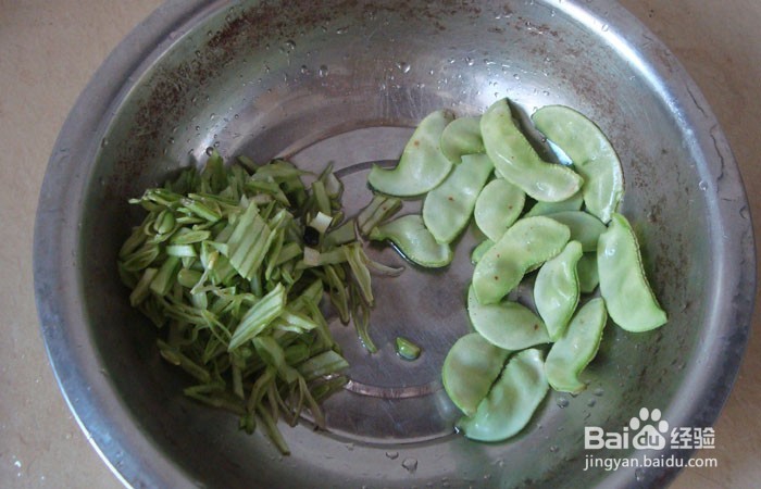 <b>如何教孩子学会洗和切扁豆</b>