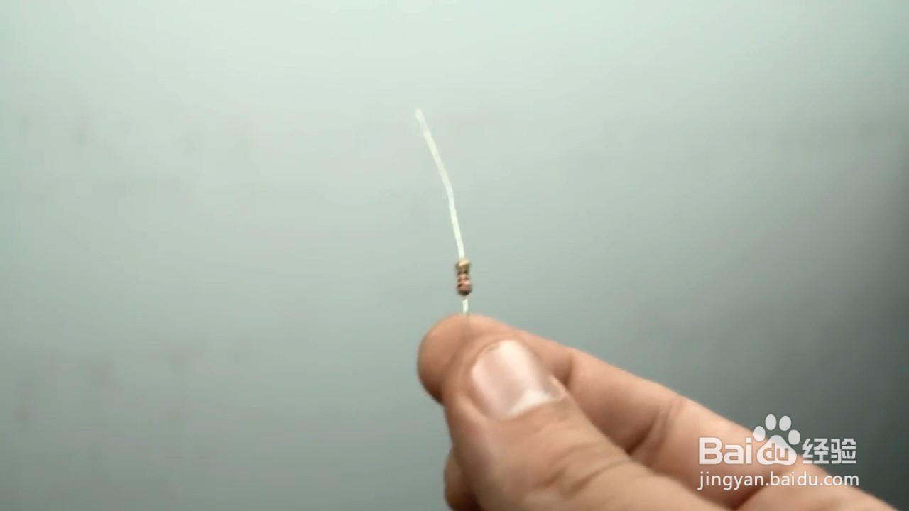 充电器的头没用了不要丢，还能做成小灯泡哦