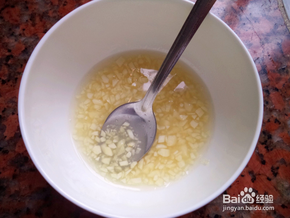 凉拌腊猪耳怎么做