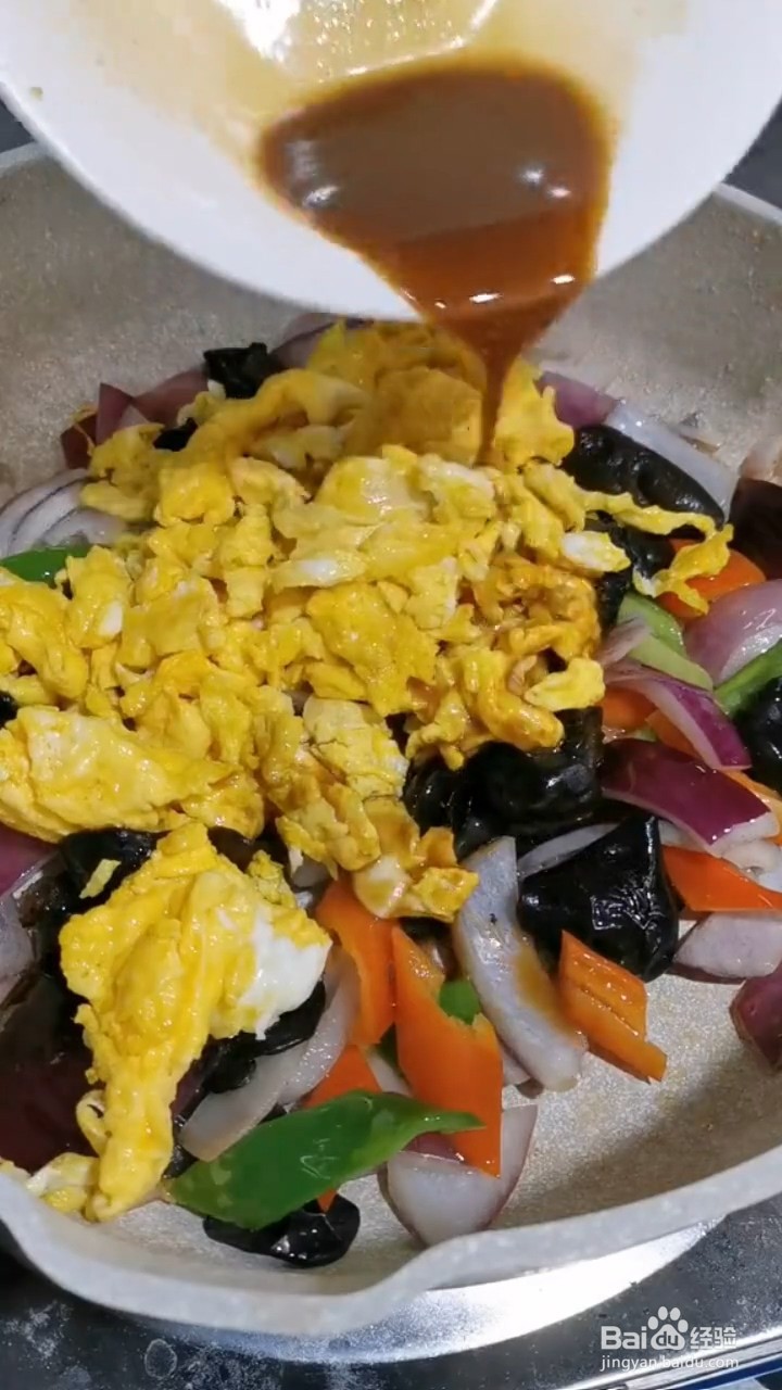 怎样做非常下饭又好吃的洋葱炒鸡蛋