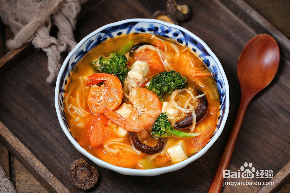 暖胃蔬菜大虾豆腐汤