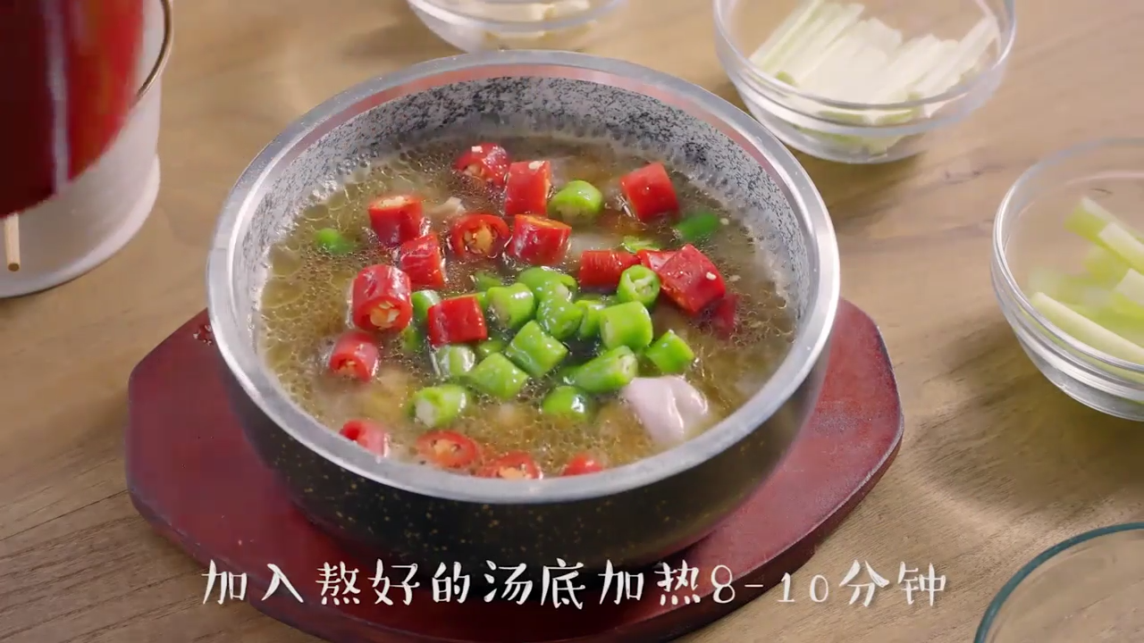 石锅生烹牛蛙怎么做