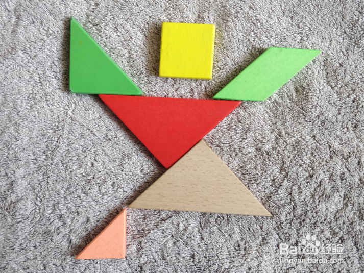 用七巧板怎么拼一个伸展运动的体育老师呢？