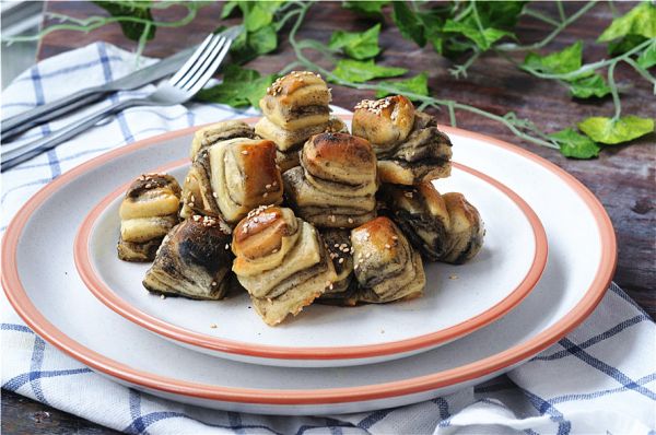 黑芝麻千层小面包粒