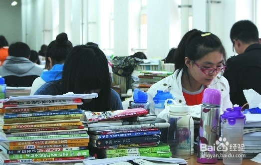 大学里到底是考研还是出去找工作