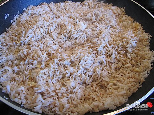 荠菜吞拿鱼炒饭