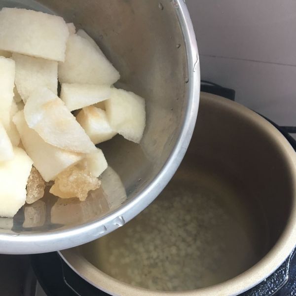 雪梨荸荠薏米糖水