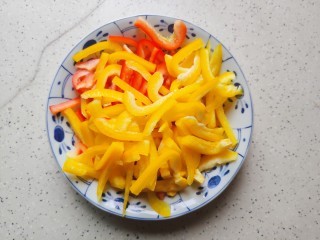 彩椒炒肉丝怎么做