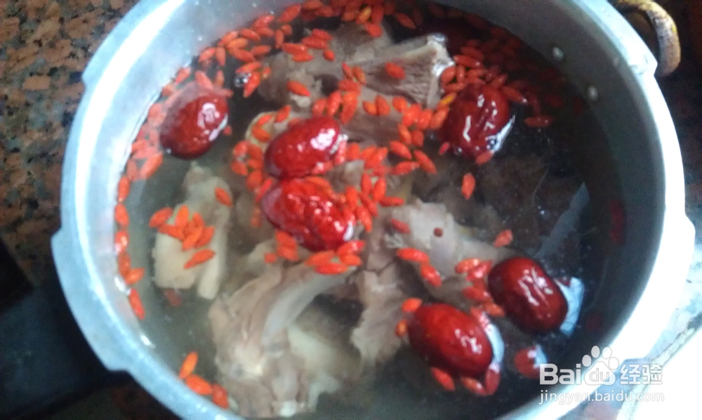 药膳汤水美容强身--黄芪当归羊肉汤