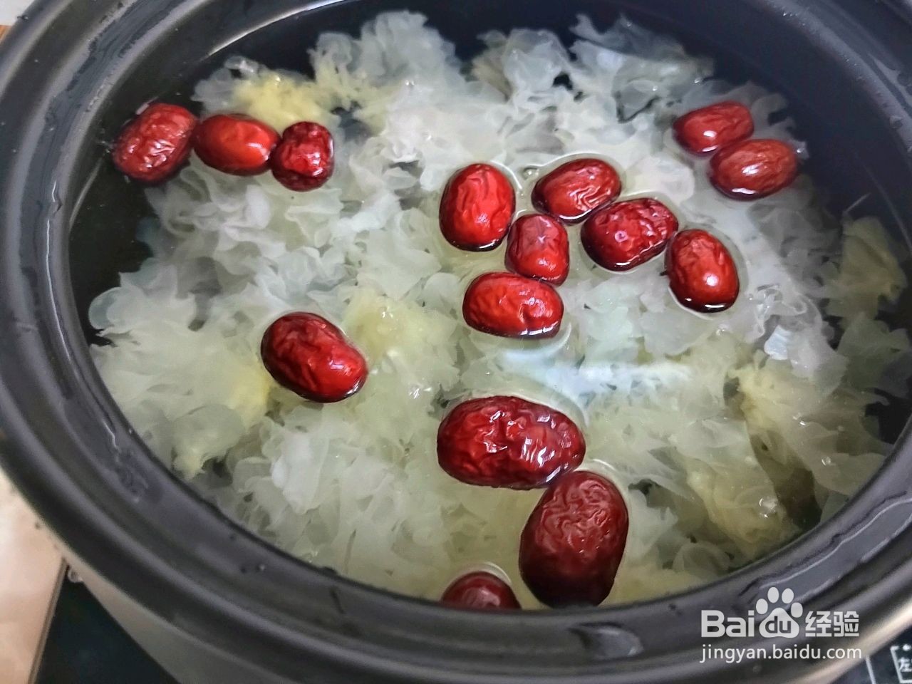 冰糖银耳雪梨汤的做法