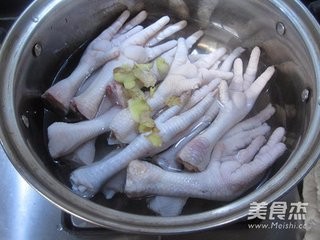 梦八哥凤爪蒜香原味的制作