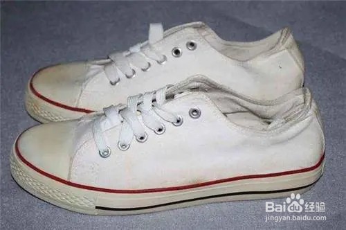 帆布鞋上的泥印洗不掉