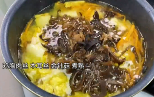 如何自制鲜香瘦身酸辣汤