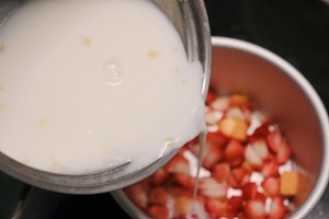 健康养生佳品草莓布丁奶冻的做法
