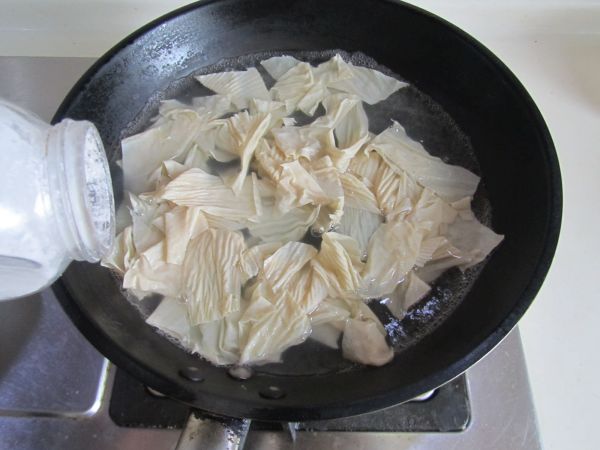 油豆皮炒圆白菜