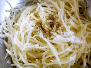 健康养生佳品土豆丝鸡蛋饼的做法