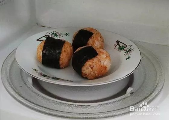 鲑鱼起司饭团的做法