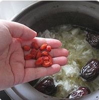 红枣银耳汤的做法