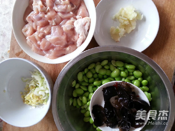 毛豆炒鸡腿肉
