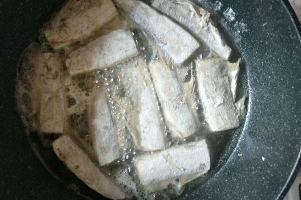 外焦里嫩不腥不腻的快手煎带鱼