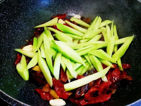 腊肠腊肉炒芥蓝梗