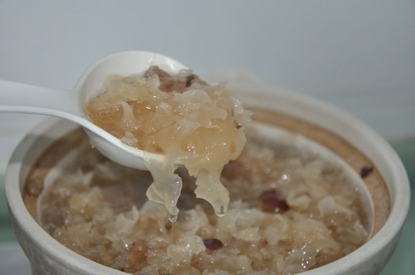 脆梨红枣银耳汤