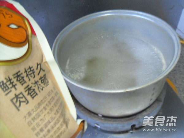 菠菜火腿热汤面