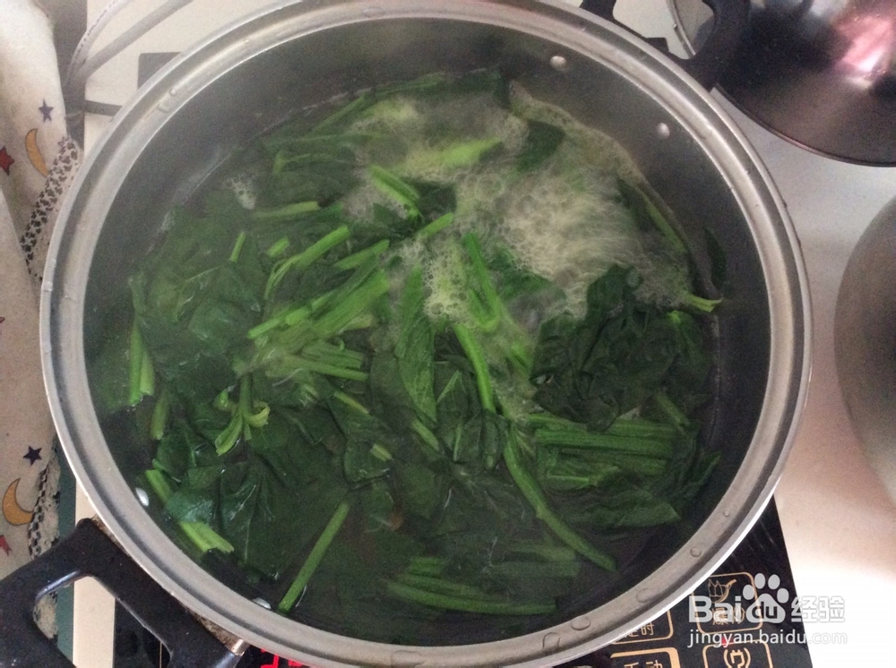 如何做老醋菠菜鸡蛋花生米