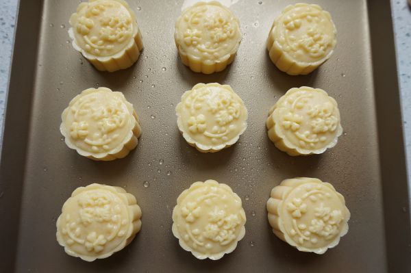 酥皮奶黄流沙月饼