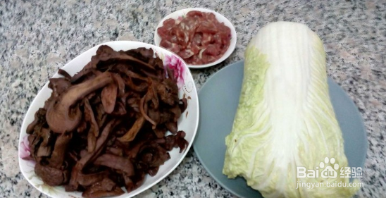猪肉白菜炖蘑菇的做法