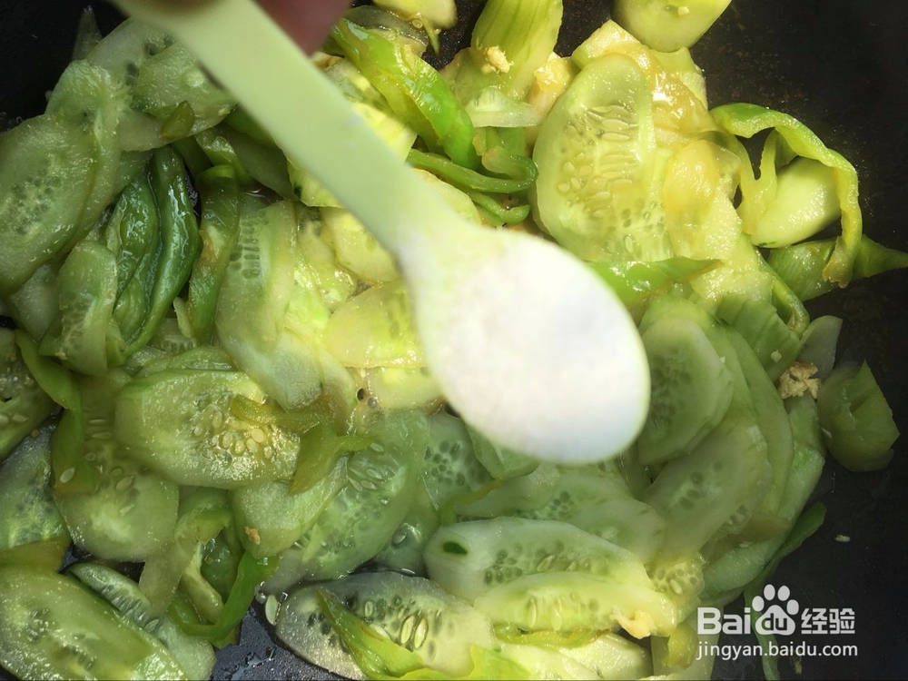 黄瓜炒鸡蛋怎么做？