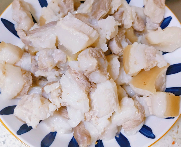 红烧肉炖鹌鹑蛋