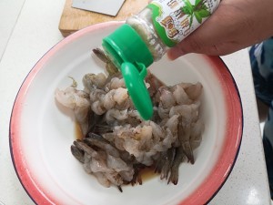 制作黄金蝴蝶虾