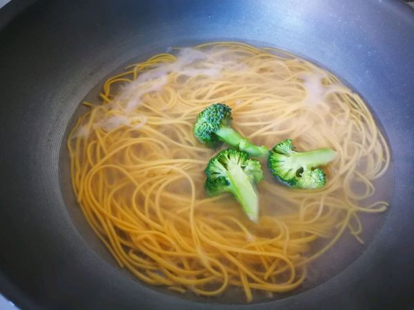 胡萝卜牛肉汤面#柏翠辅食节-营养佐餐#