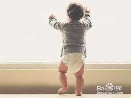 妈妈必须收藏的宝宝大动作 发育标准