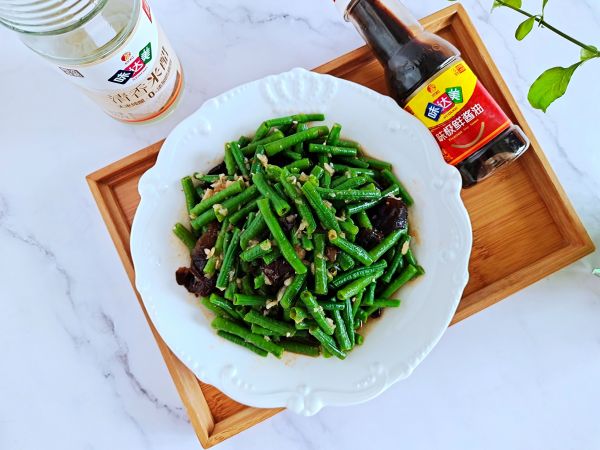 蒜泥豆角拌木耳